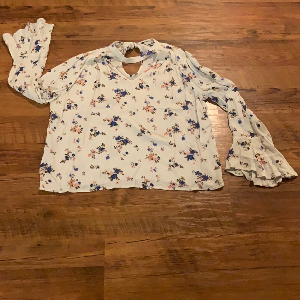 American Eagle 🦅 top with keyhole back